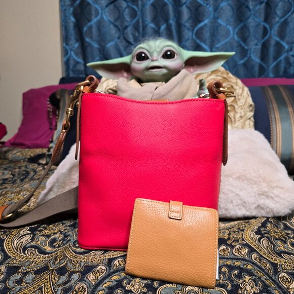 Dooney & Bourke Raleigh Small Roxy Leather shoulder Bag in Geranium & Wallet - Picture 3 of 16